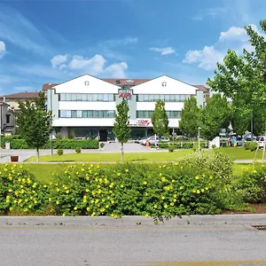 https://hotel-flama.hotelslidodijesolo.com